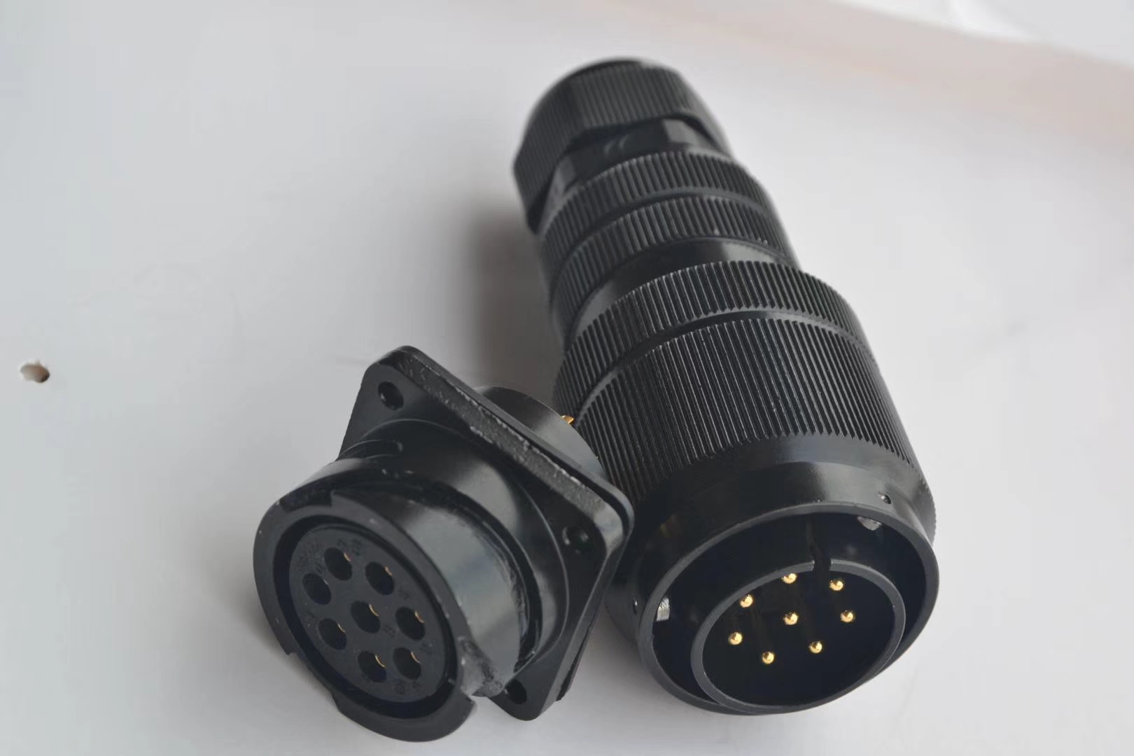 8 pin connector male